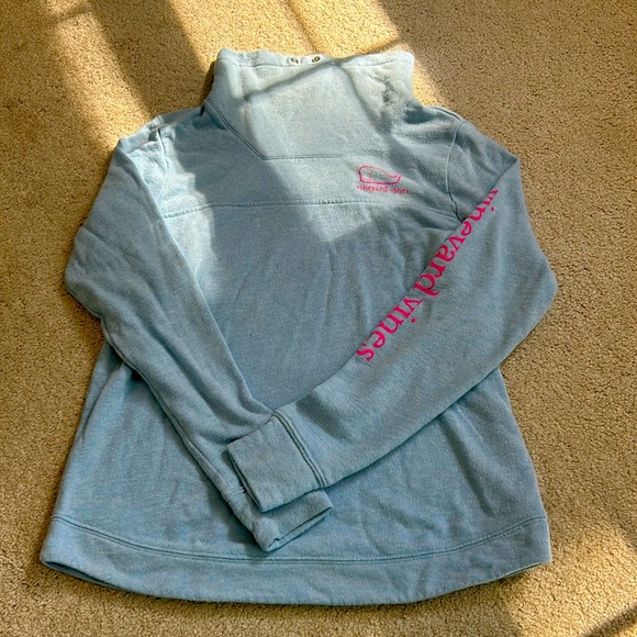 Cute bundle! AE shorts, top VV top - Picture 2 of 9